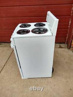 PERFECT FOR TIGHT SPACE DANBY 20 FREESTANDING ELECTRIC RANGE OVEN 220Volt WHITE